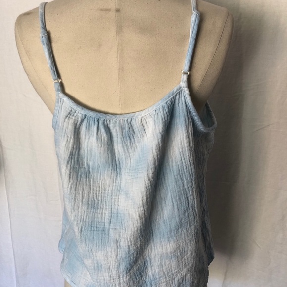 Universal threads light blue and white tank camisole, watercolor pattern size M - Picture 4 of 9